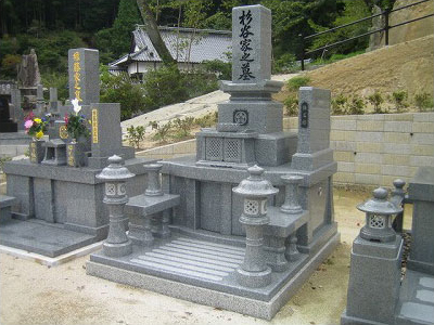 寺院境内　佐賀県産天山御影石