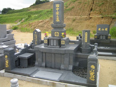 集落墓地　中国産御影石