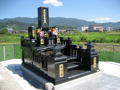 集落墓地　インド産御影石