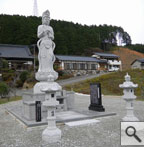 寺院境内観世音菩薩像